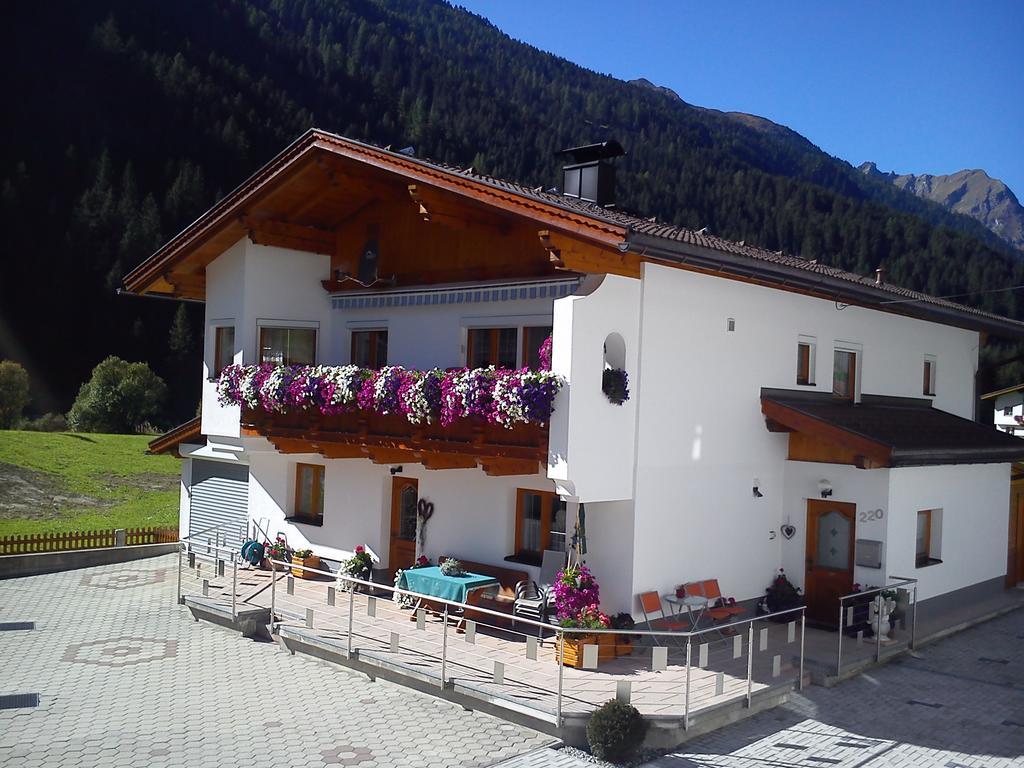 Apartment Familie Thomas Und Angelika Melmer Sankt Leonhard im Pitztal Exterior foto